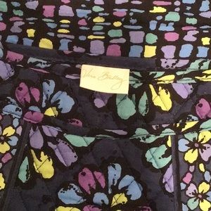 Barely used, Vera Bradley shoulder bag. Lots of pockets!